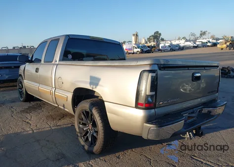 2002 Chevrolet Silverado 1500 Ls z USA, uszkodzony, nr VIN 2GCEC19T721171996